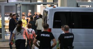 Предаването на протоколите от секционните избирателни комисии върви бавно и има много сборни грешки, каза Полина Витанова