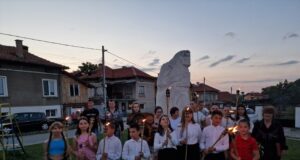 С факелно шествие в самоковско село бе почетена паметта на Паисий Хилендарски