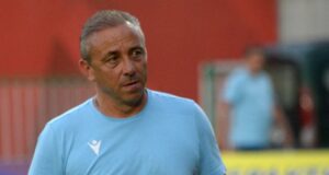 "Трябват ни още двама атакуващи футболисти", каза треньорът на Черно море Илиан Илиев