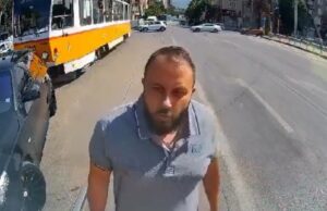 В нарушение на правилата бабаит задръсти кръстовище в София и налетя на бой (ВИДЕО)