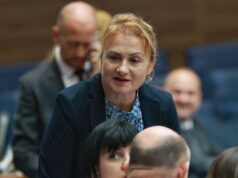В парламентарната група на "Величие" има разлом, който само слепец не може да види, смята депутатът Красимира Катинчарова