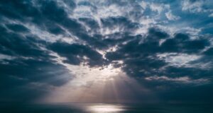 облаци море