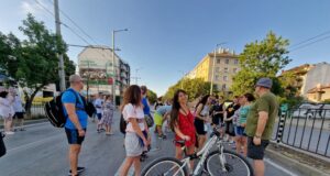 Граждани се събраха на протест на ул. „Опълченска“ срещу планирано отсичане на 39 дървета