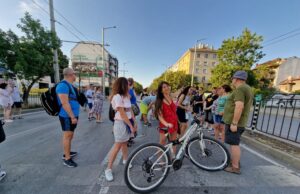 Граждани се събраха на протест на ул. „Опълченска“ срещу планирано отсичане на 39 дървета