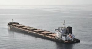 Два кораба са били атакувани край бреговете на Йемен, съобщи Службата за морски търговски операции на Обединеното кралство