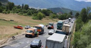 До неделя се очаква да бъде завършена 600-метровата отсечка край Симитли, с което ще се облекчи трафикът в посока София от Банско и от Кулата