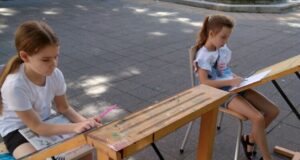 Летен творчески пленер е част от ваканционните дни в Центъра за работа с деца в Плевен