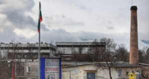Заводът