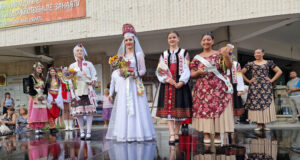 Нини Магхрадзе от Грузия e новата Кралица на Панаира на киселото мляко в Разград