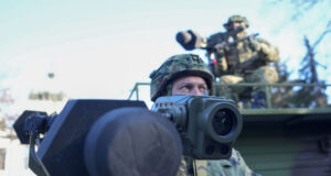 Сръбският президент Александър Вучич присъства днес на военно учение с бойна стрелба "Огнен удар 2024“