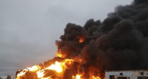 Украйна каза, че е поразила още един петролен склад в руската Курска област