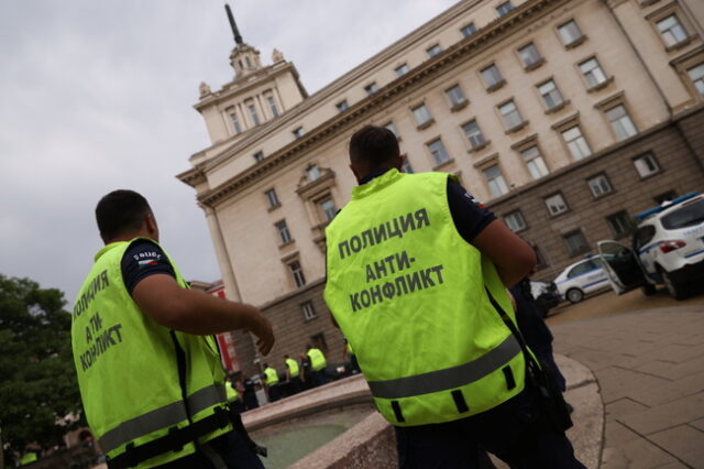 Засилено полицейско присъствие на протеста и контрапротеста Снимка: БТА