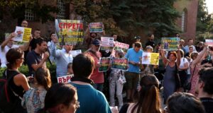 Граждани протестираха пред Столичната община срещу строителството на пътека, свързваща "Княжево" и Златните мостове на Витоша