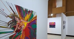Изложба "Цветовете в мен" на художничката Мария Неделчева е подредена в Нова Загора