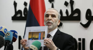 Какво стои зад затварянето на петролните полета в Либия