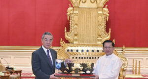 Китай е против намесата на външни сили в Мианма, каза китайският външен министър