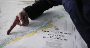 Китайската брегова охрана съобщи, че филипински кораб се е врязал в китайски плавателен съд в Южнокитайско море