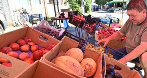 Минимален ръст на цените на някои от основните хранителни стоки, плодове и зеленчуци на борсите у нас отчита ДКСБТ
