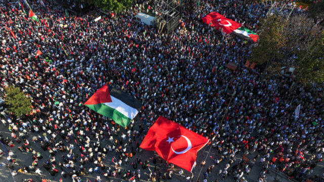 Митинги в памет на Хания днес се проведоха в много турски градове
                                                                                                Многохилядна демонстрация в памет на Исмаил Хания и в подкрепа на Палестина се състоя в Истанбул