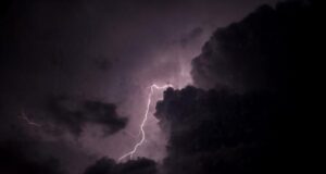 Мълнии предизвикаха пожари в Хърватия