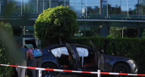 ОБНОВЕНА Трима възрастни и две деца са пострадали при катастрофа в София