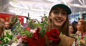 Олимпийската вицешампионка Боряна Калейн и останалите състезателки на България по художествена гимнастика се завърнаха в София след Игрите в Париж