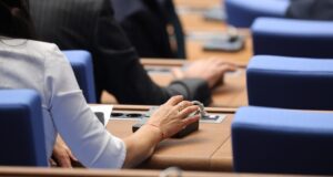 Парламентът ратифицира международен договор за придобиване на боеприпаси за машини „Страйкър“