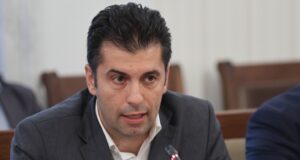 Пеевски "проби" Кожарева, Калин Стоянов се превърна в пример за превзетата държава, коментира Кирил Петков