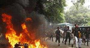 Повече от 1000 души са убити при вълната от насилие в Бангладеш от юли насам, казаха здравни власти