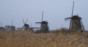 Подобрява се икономическото доверие в Нидерландия, въпреки че остава на негативна територия