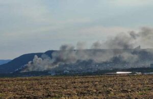 Пожар гори в складове на бившия ремонтен завод в Шумен, съобщиха от Областната дирекция на МВР - Шумен