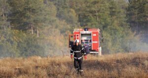 Пожарът при полигона край Благоевград е погасен, при жп гара „Пейо Яворов“ продължават действията по гасене