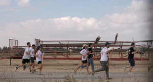 Роднини на израелски заложници, държани от "Хамас", пресякоха оградата по границата с ивицата Газа