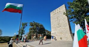 Силата на един народ се гради в паметта, заяви на Петрова нива вицепрезидентът Илиана Йотова