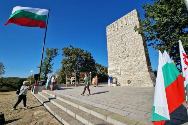 Силата на един народ се гради в паметта, заяви на Петрова нива вицепрезидентът Илиана Йотова