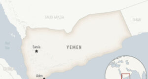 Търговски кораб е бил улучен от ракета недалеч от йеменското пристанище Аден; няма данни за пострадали и материални щети