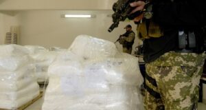 Федерални агенти иззеха кокаин на стойност 6 милиона долара и арестуваха двама души във водите южно от Пуерто Рико