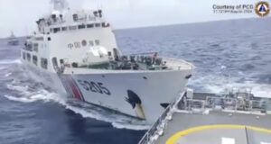 Кадърът, изваден от видео на филипинската брегова охрана, показва как кораб на китайската брегова охрана с №5205 се блъска във филипинския кораб "Тереза Магбануа".