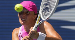 Швьонтек преодоля серия от непредизвикани грешки за трудна победа срещу Рахимова на Откритото първенство на САЩ