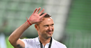 "Радващо е, че и с 10 човека опитваме да побеждаваме", доволен е временният наставник на Лудогорец Захари Сираков