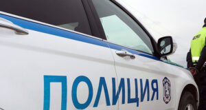 Автомобил се е обърнал по таван по пътя Самоков – София, няма пострадали, съобщи МВР