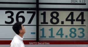 Азиатските борси вървят смесено след слабите икономически данни от Китай