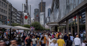 Бизнес нагласите на самонаетите лица в Германия са се влошили значително през август, отчита проучване