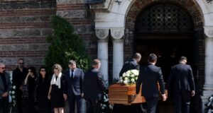 Поклонението пред тленните останки на журналиста Иван Гарелов