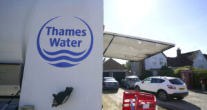 Великобритания опитва да спре замърсяването на водите с по-тежки санкции и по-строги регулации