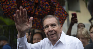 Венецуелският опозиционен лидер Едмундо Гонсалес пристигна в Испания