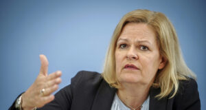 Германският министър на вътрешните работи Нанси Фезер Снимка: ДПА