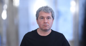 Държавни ръководители, които си позволяват да говорят така, нямат място в ЕС, каза Тошко Йорданов за думи на вицепремиера на РСМ за България