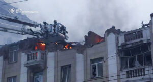 Един човек загина и още трима бяха ранени при руско ракетно нападение в украинския град Днепър, съобщи областният управител