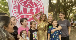 Есил Дюран пя в населения компактно с изселници от България квартал Картал в Истанбул